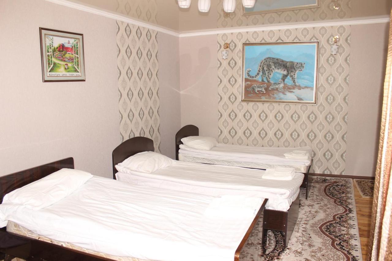 Guest House Jamal Naryn Bagian luar foto