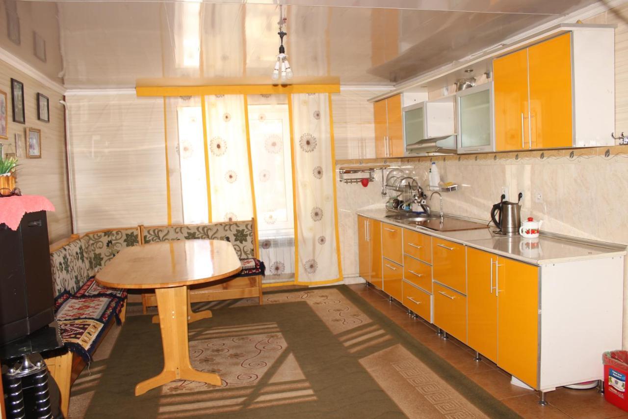 Guest House Jamal Naryn Bagian luar foto