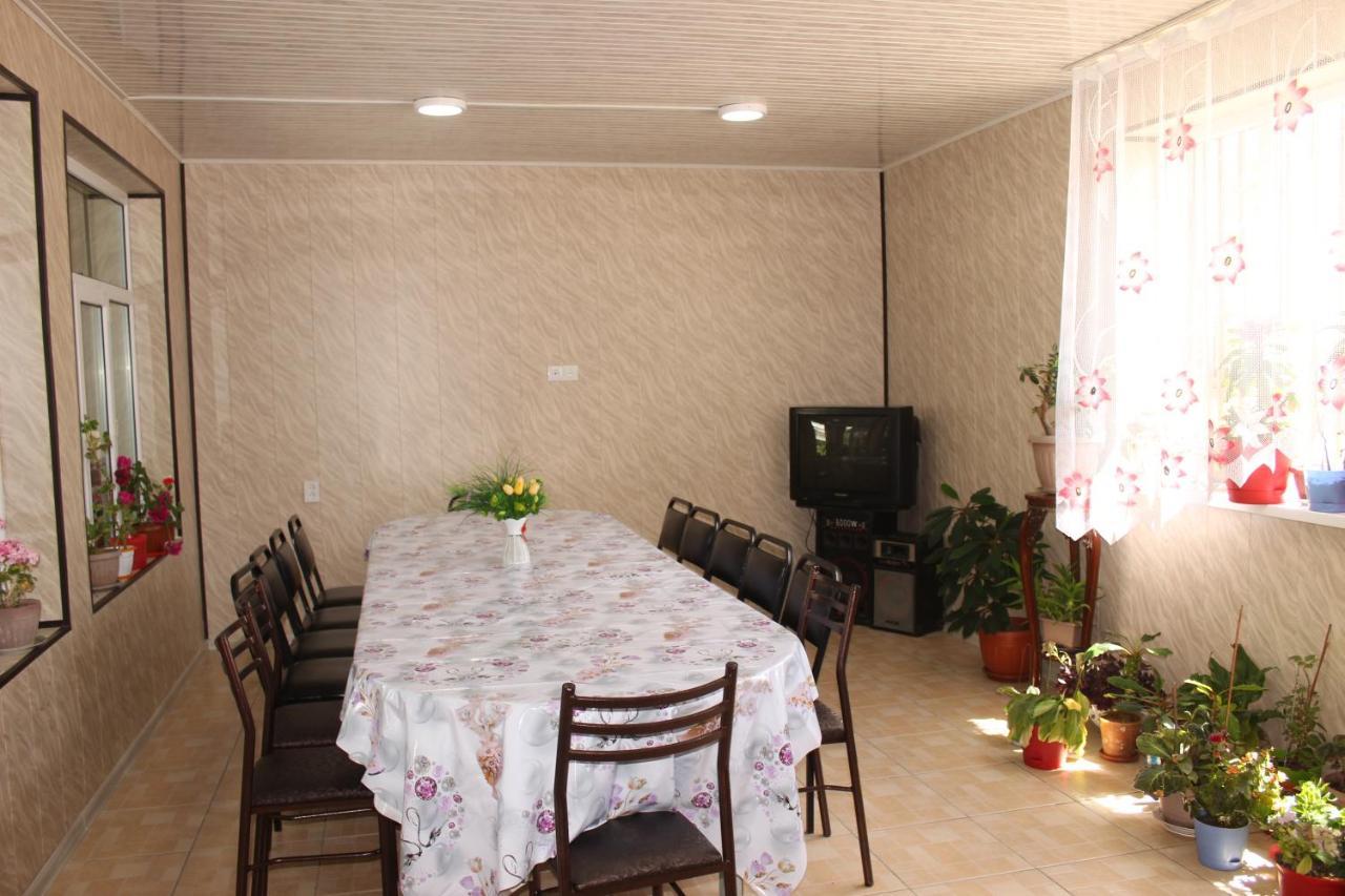 Guest House Jamal Naryn Bagian luar foto