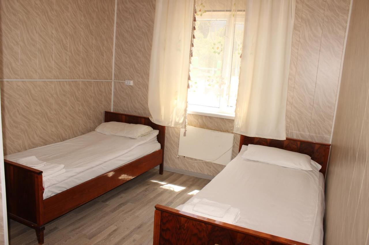 Guest House Jamal Naryn Bagian luar foto