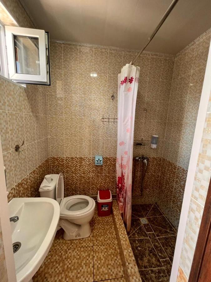 Guest House Jamal Naryn Bagian luar foto